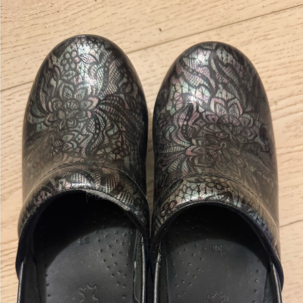 Dansko Metallic Floral Clogs RARE Colorway - Picture 4 of 4